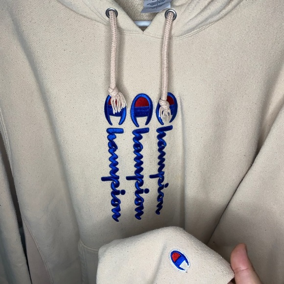 UO Exclusive Champion Hoodie - Picture 1 of 4